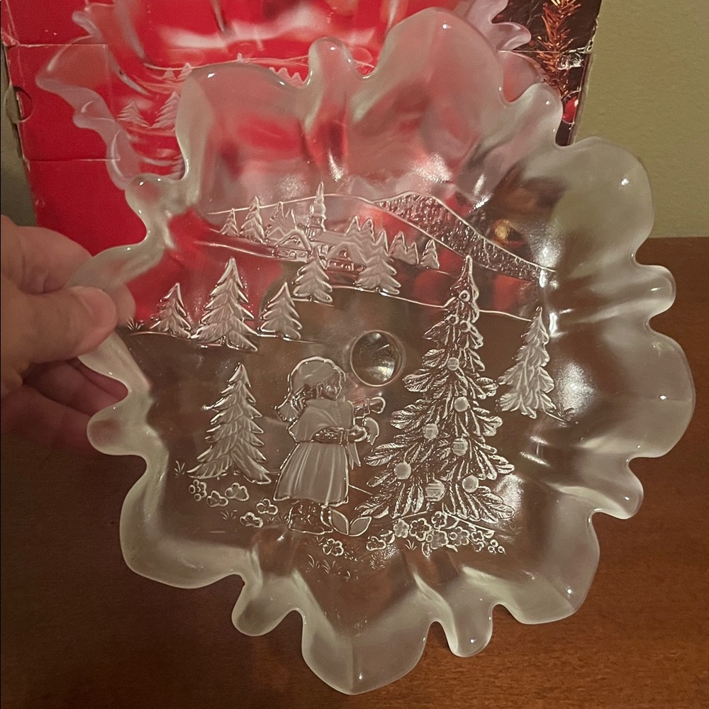 Mikasa Christmas Story SA600/992  Bon Bon Footed Plate 9 ¾. Germany